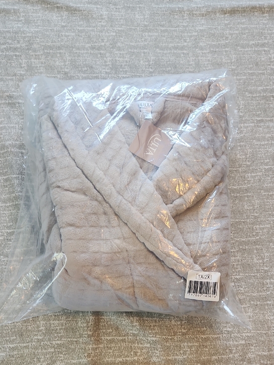 Ulta Beauty Other - Ulta Beauty Plush Robe in Light Beige